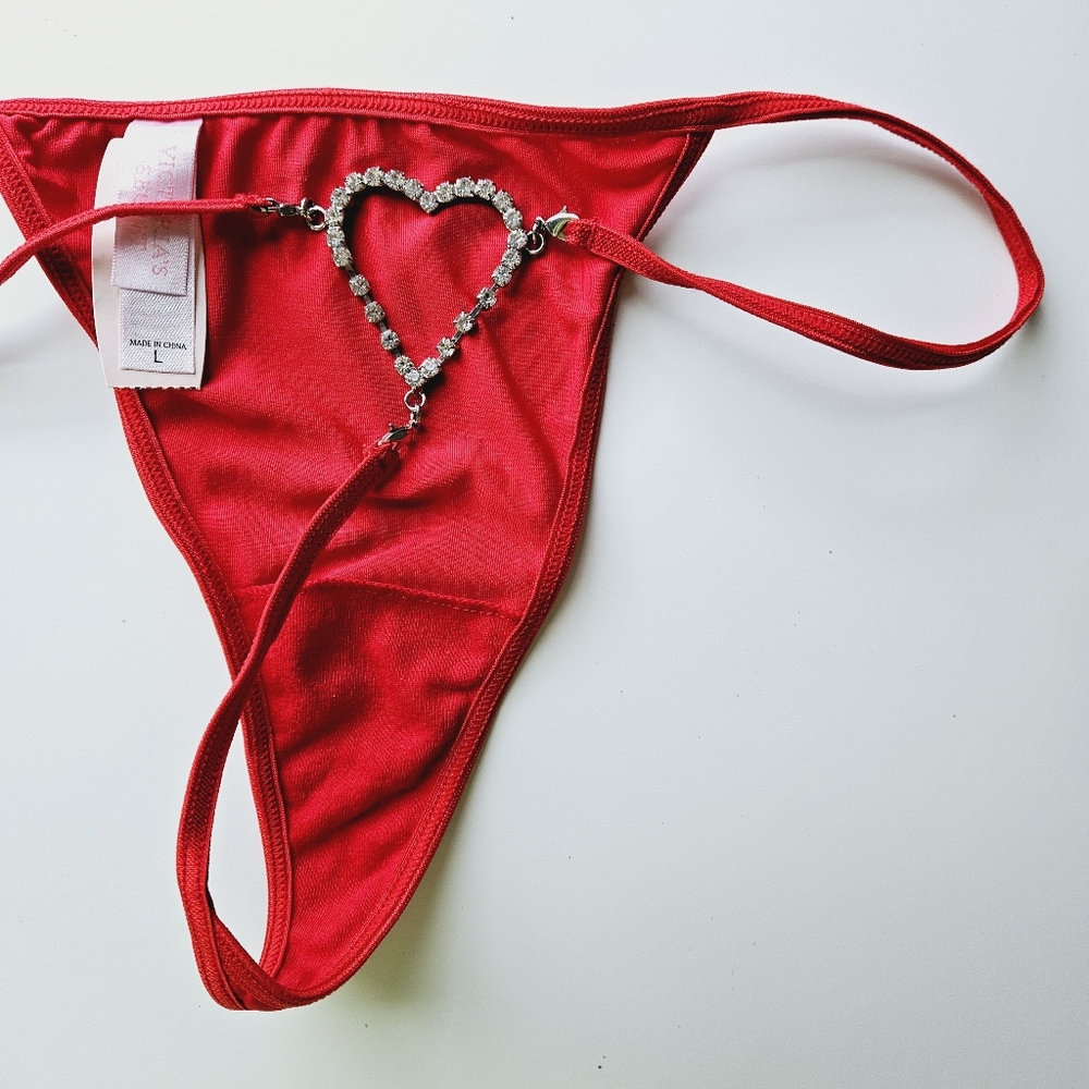 NWT VICTORIA'S SECRET L RED  RHINESTONE HEART RARE VINTAGE V-STRING PANTIES